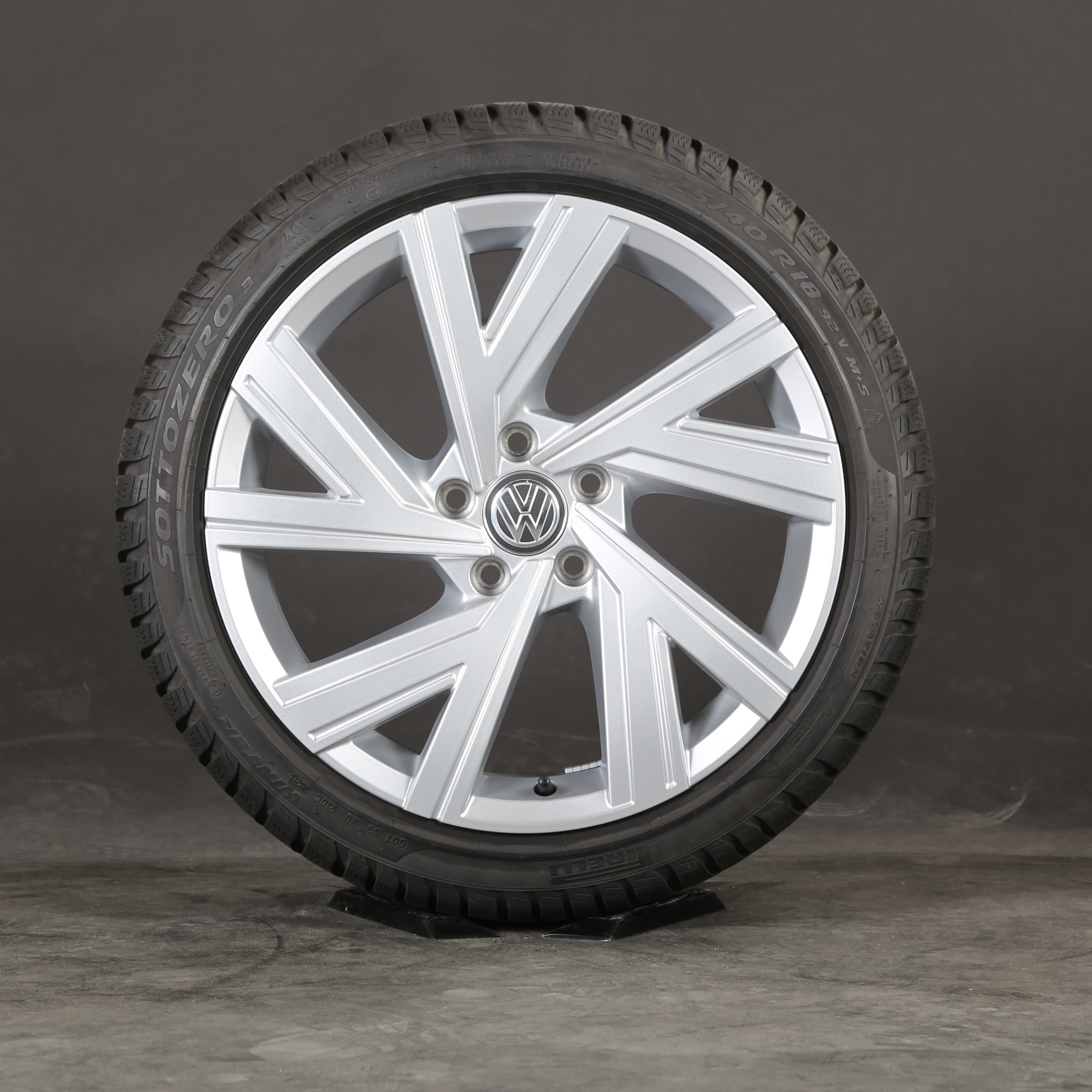 18 pouces roues d'hiver d'origine VW Golf 8 VIII Bergamo 5H0601025M pneus d'hiver