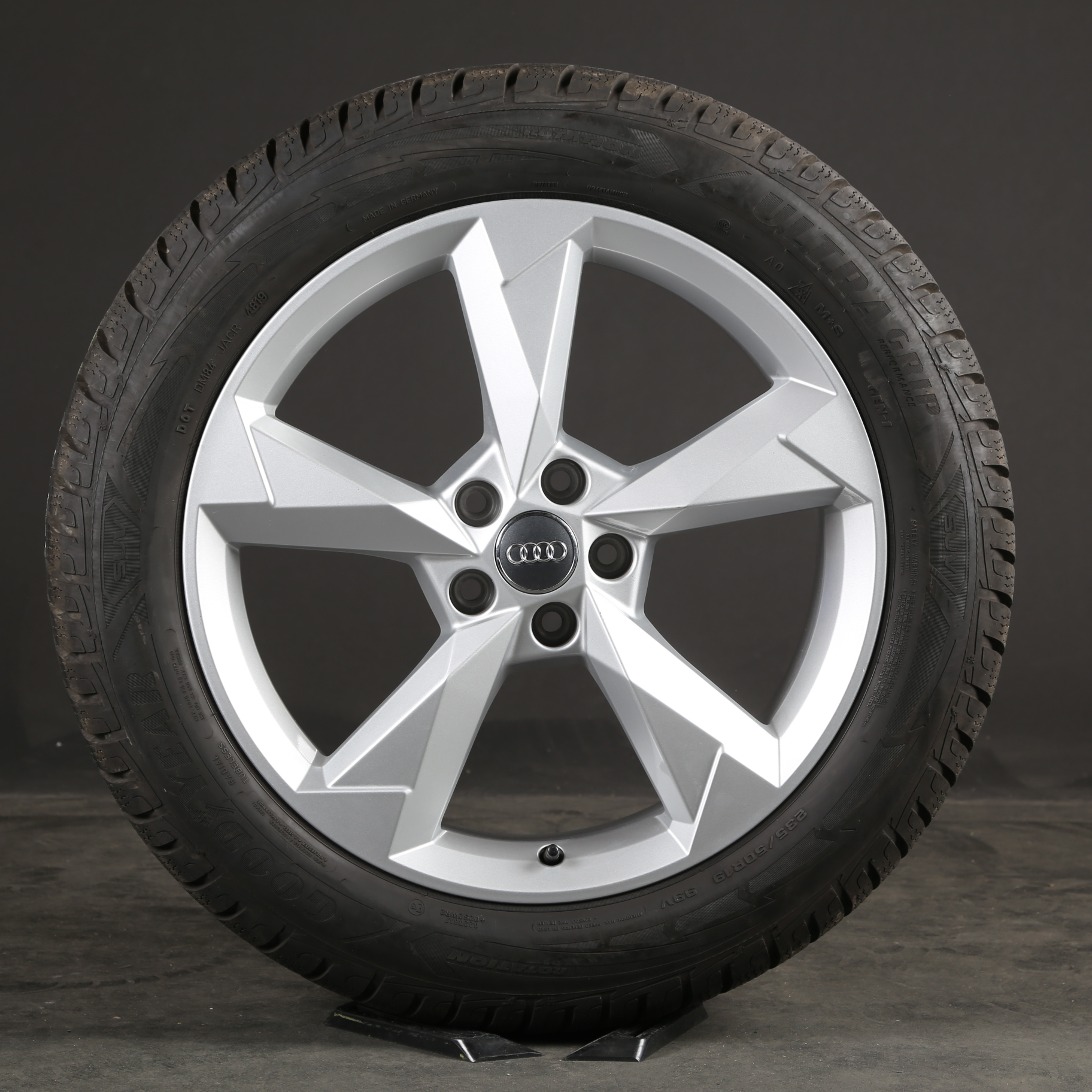 Neumáticos de invierno de 19 pulgadas llantas de invierno originales Audi Q3 F3 83A601025N