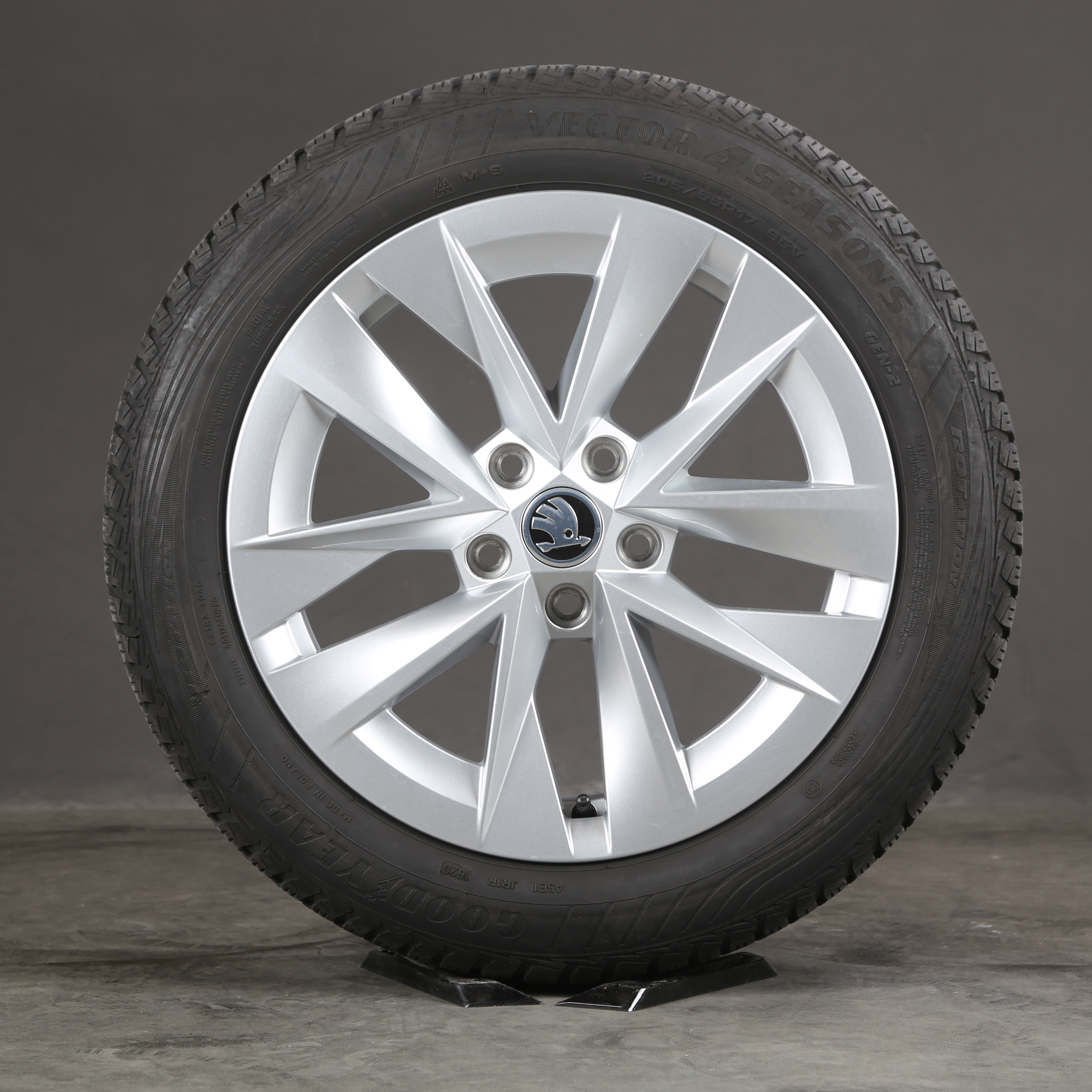 Genuine 17-inch all-season wheels Skoda Octavia IV NX Rotare 5E3601025E All-weather