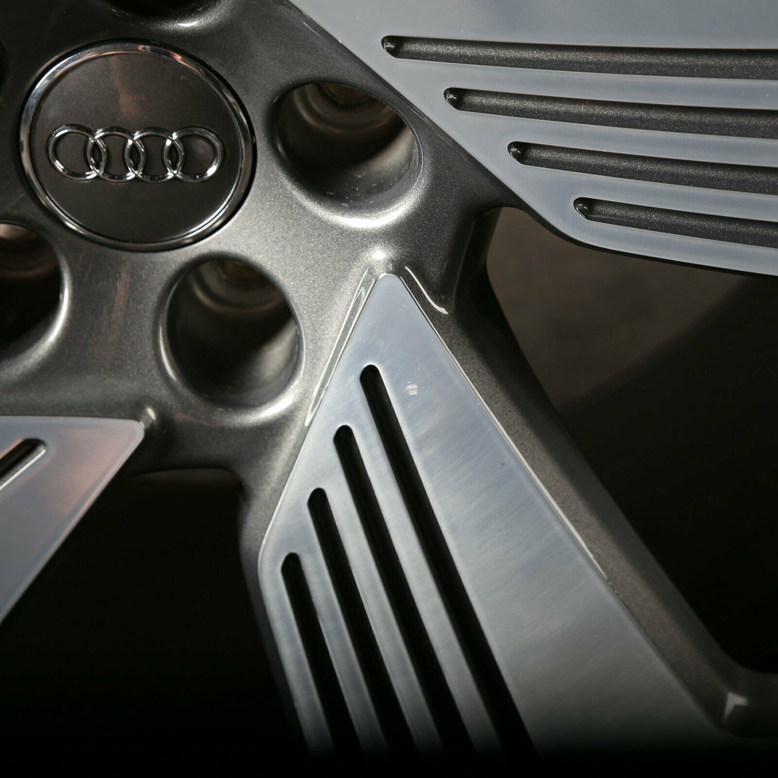 Llantas de verano de 21 pulgadas originales Audi e-tron + Q8 e-tron GEA GEN Turbine 4KE601025F