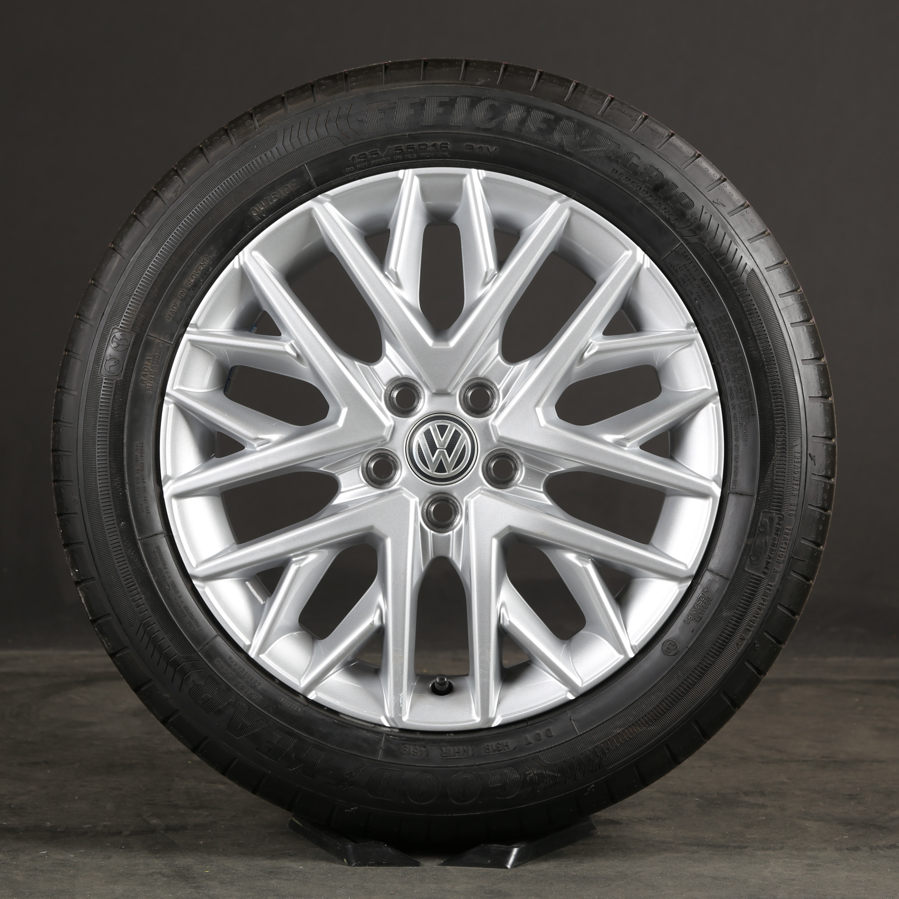 neumáticos de verano de 16 pulgadas llantas de verano originales VW Polo 6 AW 6F0601025M