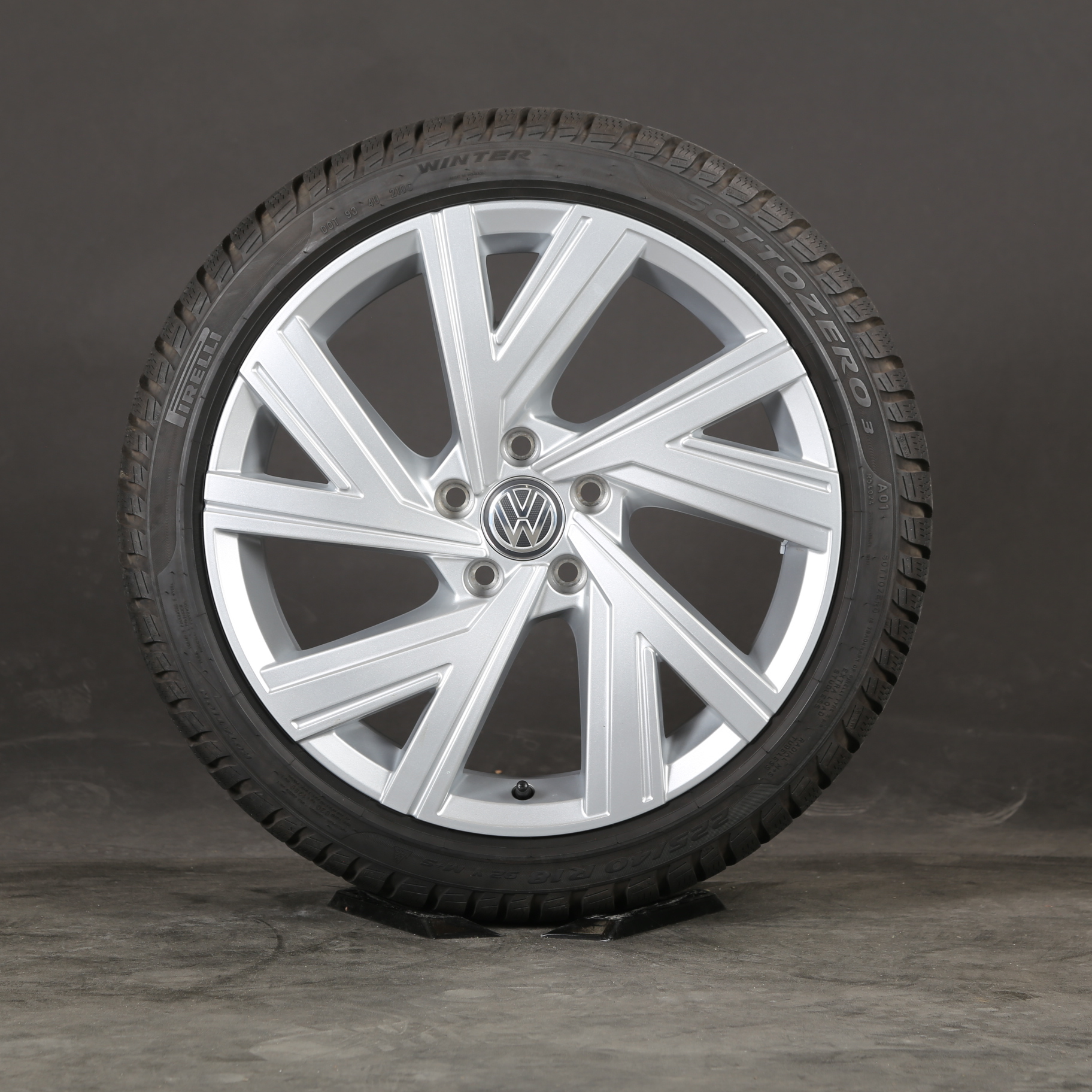 18 pouces roues d'hiver d'origine VW Golf 8 VIII Bergamo 5H0601025M pneus d'hiver