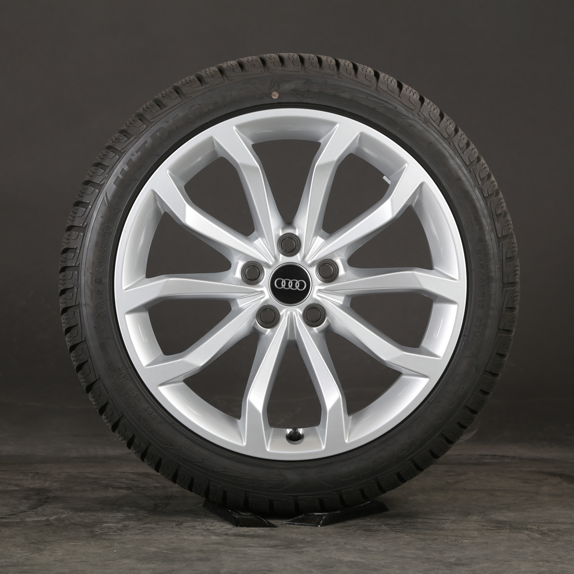 18 pouces roues d'hiver d'origine Audi A4 S4 8W B9 8W0601025ED pneus d'hiver