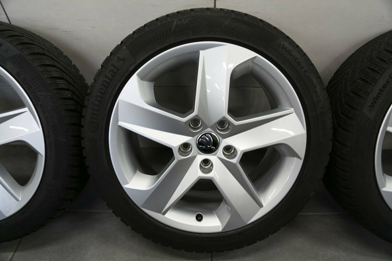 Skoda Octavia III RS 5E summer wheels 19 inch rims Xtreme 5E0601025AH