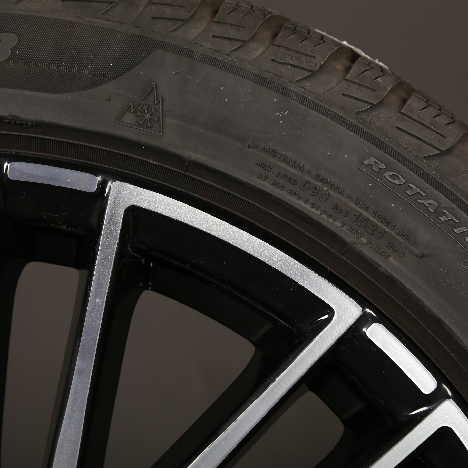 Llantas de invierno de 18 pulgadas originales Mercedes Clase C W206 S206 A2064014900 Neumáticos de invierno