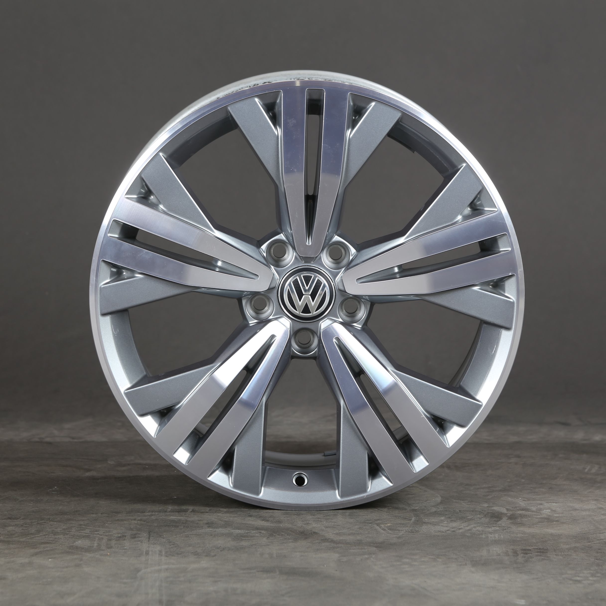 18 inch alloy wheel original VW Passat B8 Arteon Kalamata 3G0601025BK