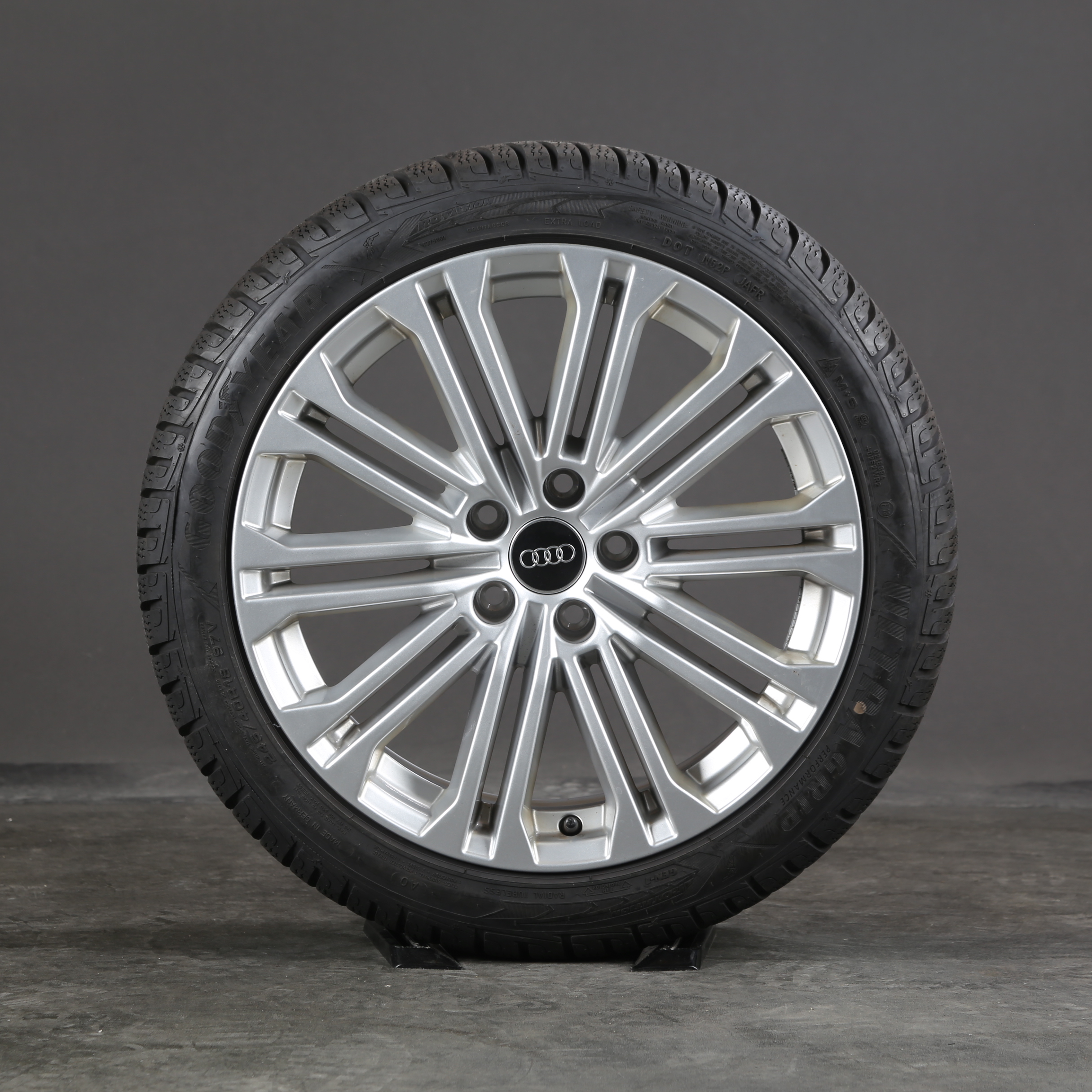 18 pouces pneus d'hiver d'origine Audi A5 S5 F5 8W0601025EE roues d'hiver
