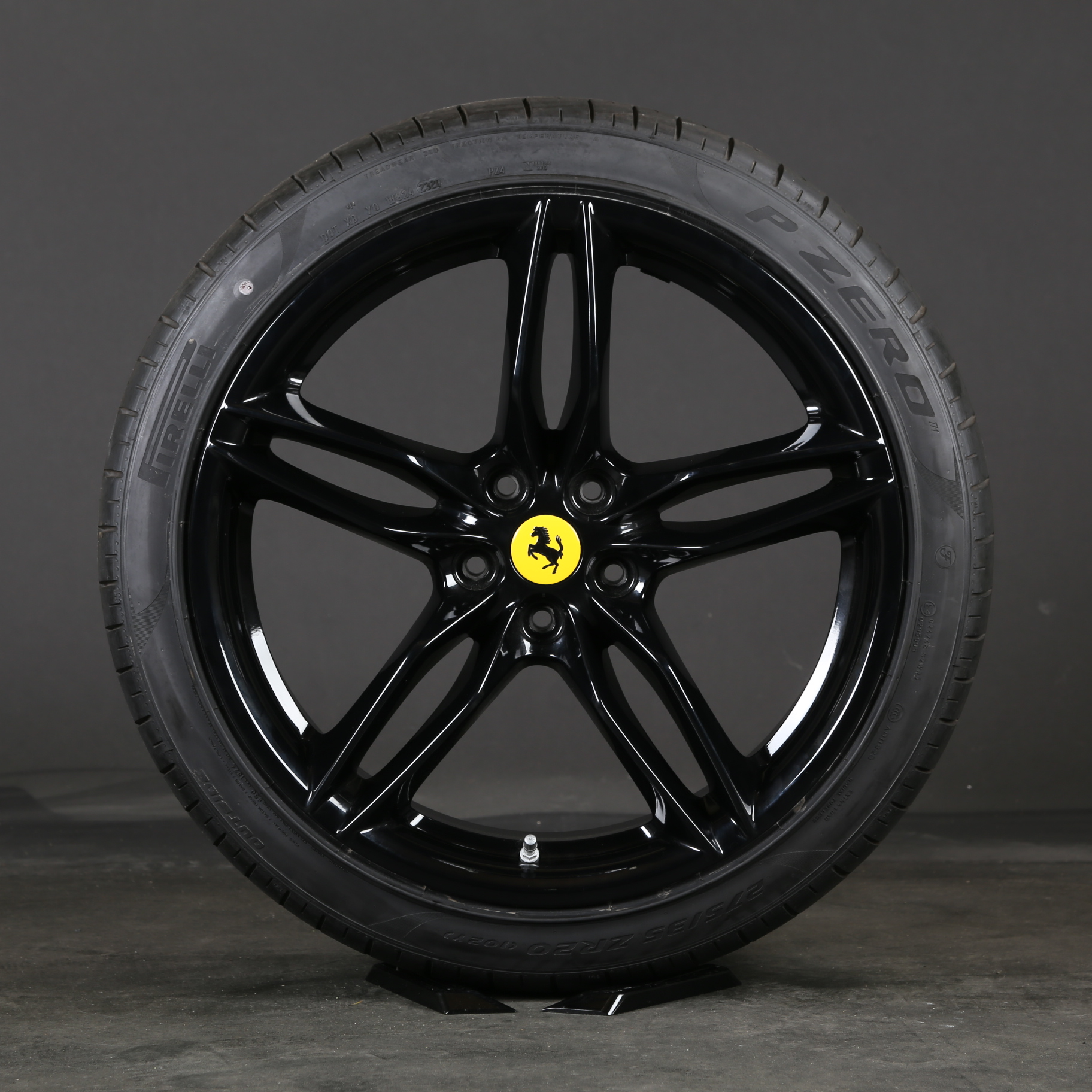 20 inch original Ferrari 812 Superfast summer tires 324158 324159