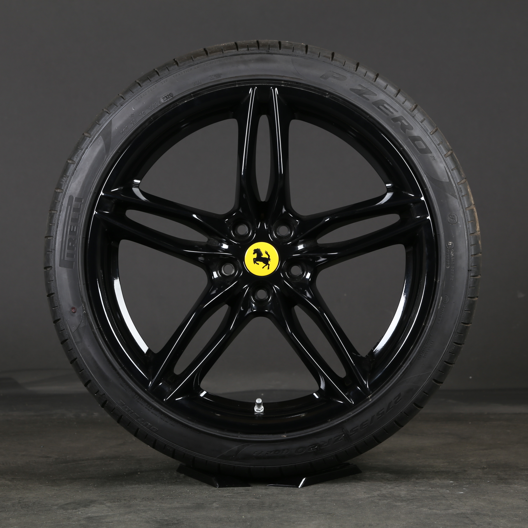 Neumáticos de verano de 20 pulgadas originales Ferrari 812 Superfast 324158 324159