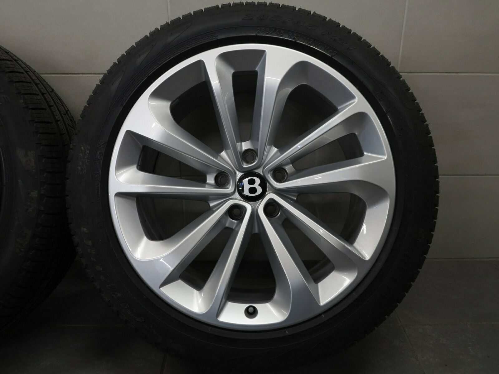 21-inch vierseizoenenwielen origineel Bentley Bentayga 4V1 36A601025B All-weather