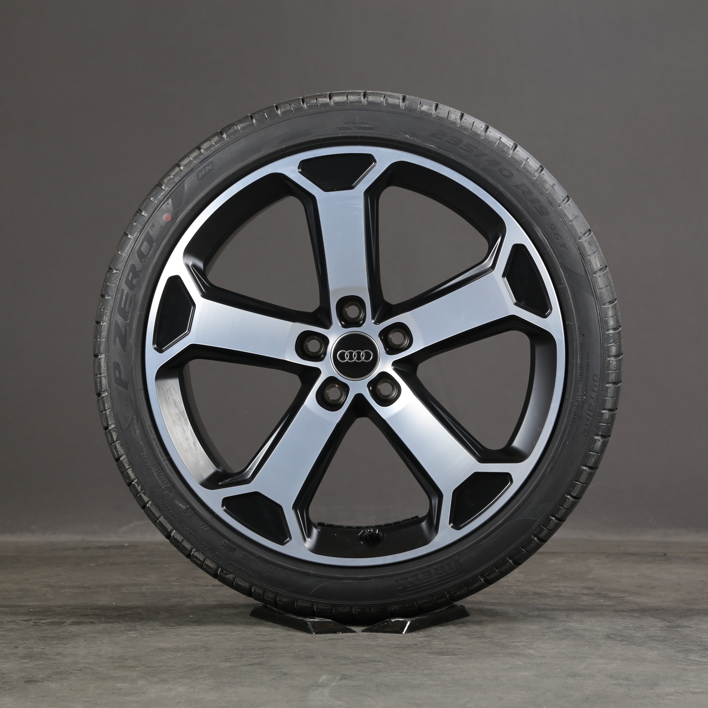 19 pouces roues d'été d'origine Audi Q2 SQ2 81A601025AE Latus pneus d'été