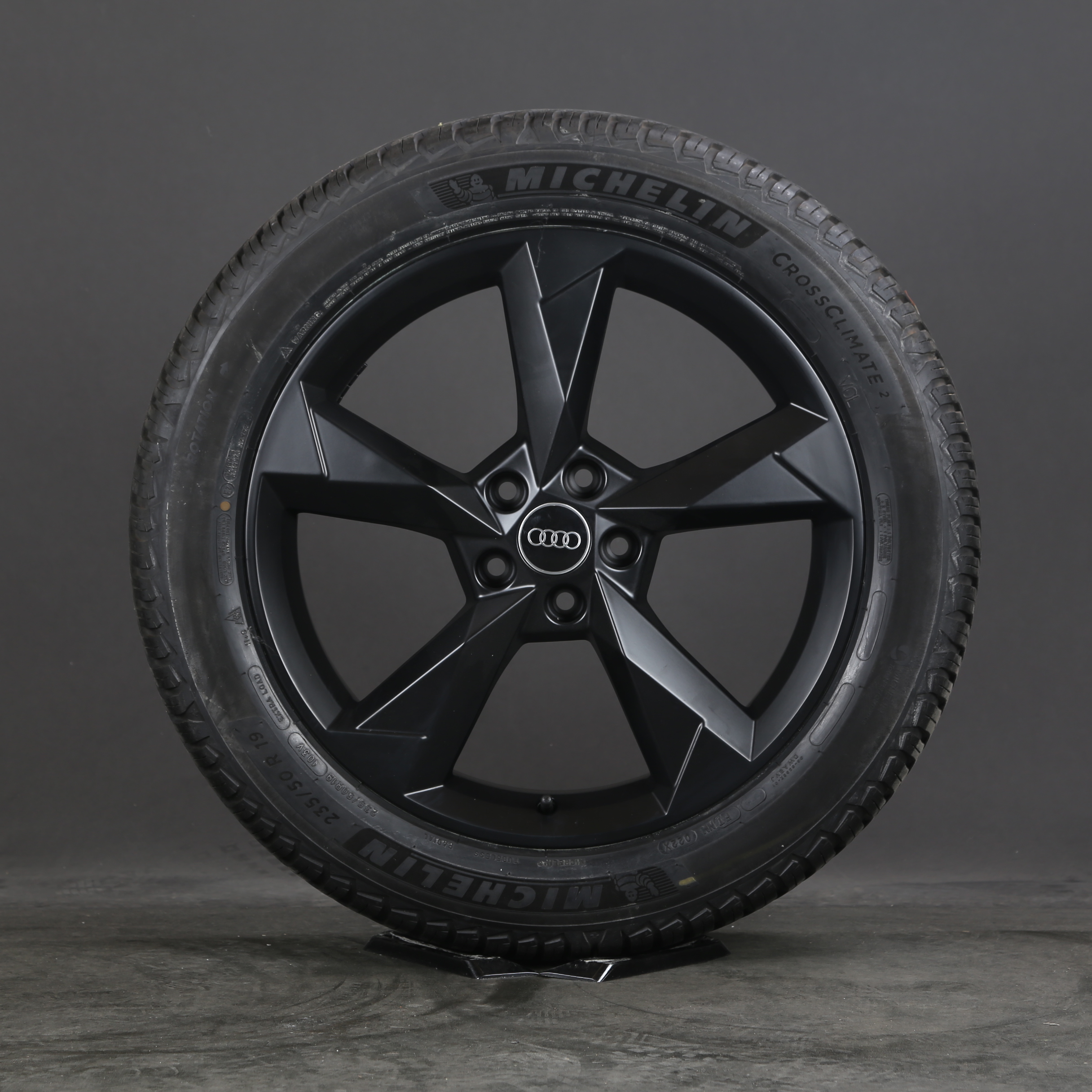 Genuine 19-inch Audi Q3 F3 all-season wheels 83A601025N All-weather