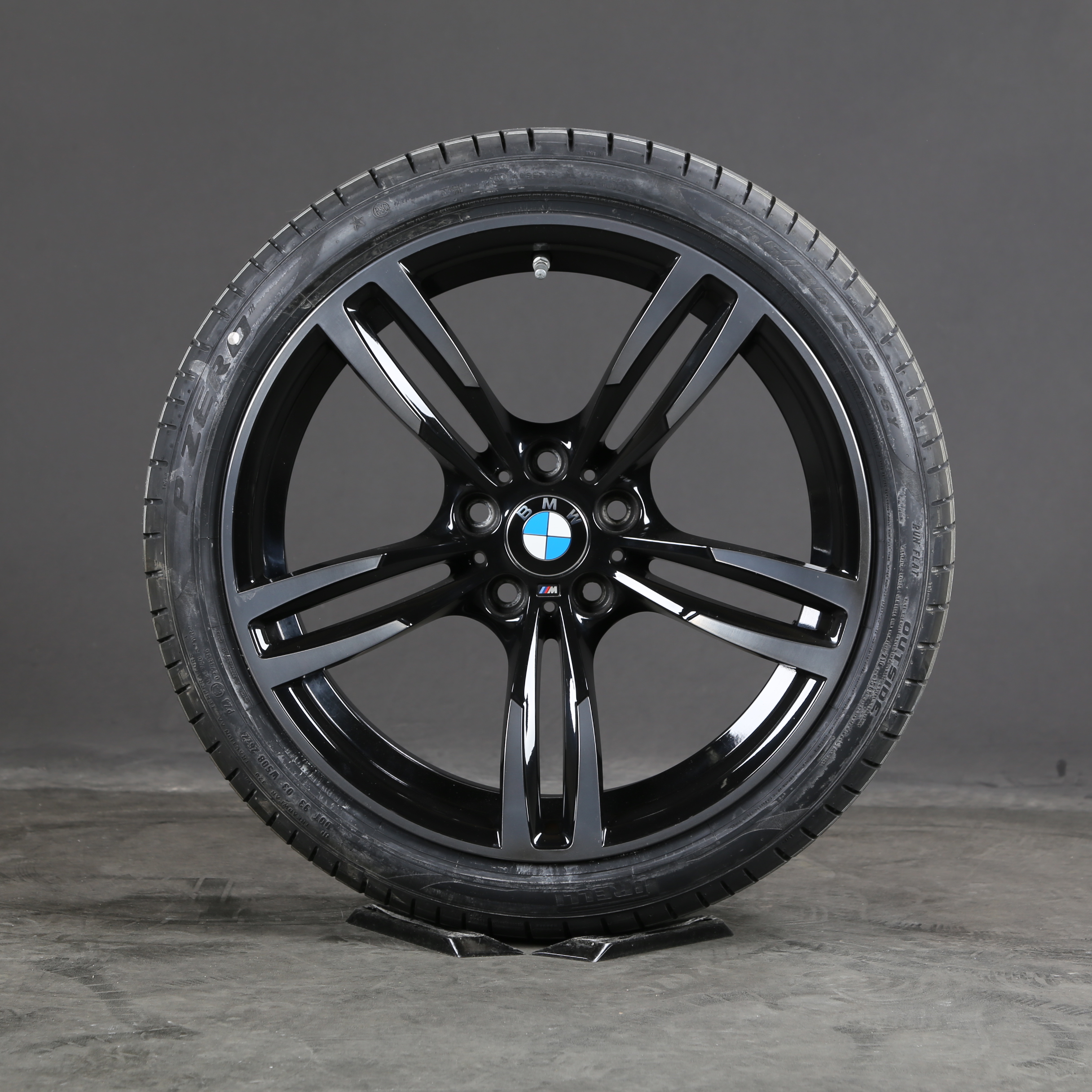 19 inch summer wheels original BMW M3 F80 M4 F82 F83 M437 2284550 2284551