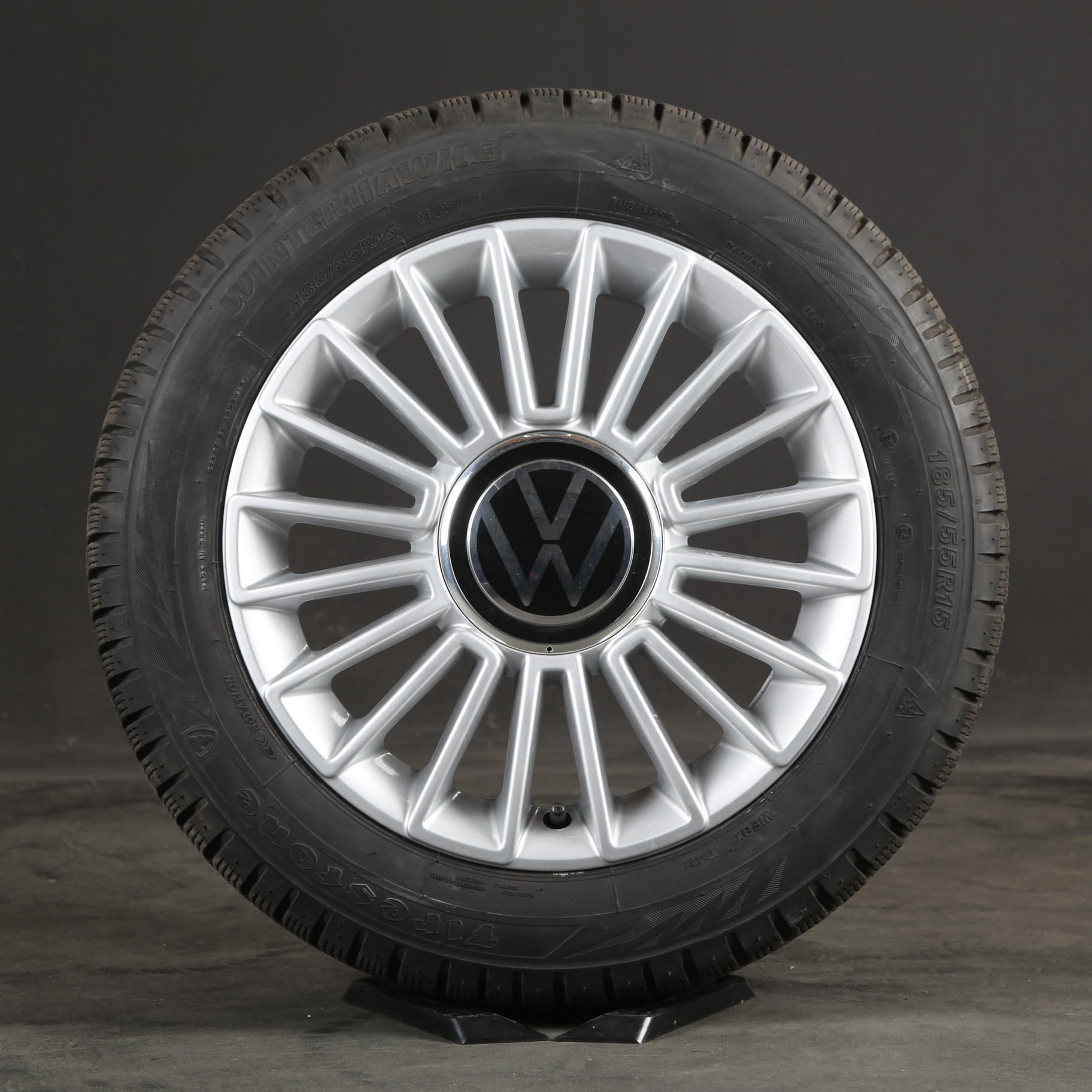 Roues d'hiver 15 pouces originales VW UP 1S0601025A Spoke Design pneus d'hiver