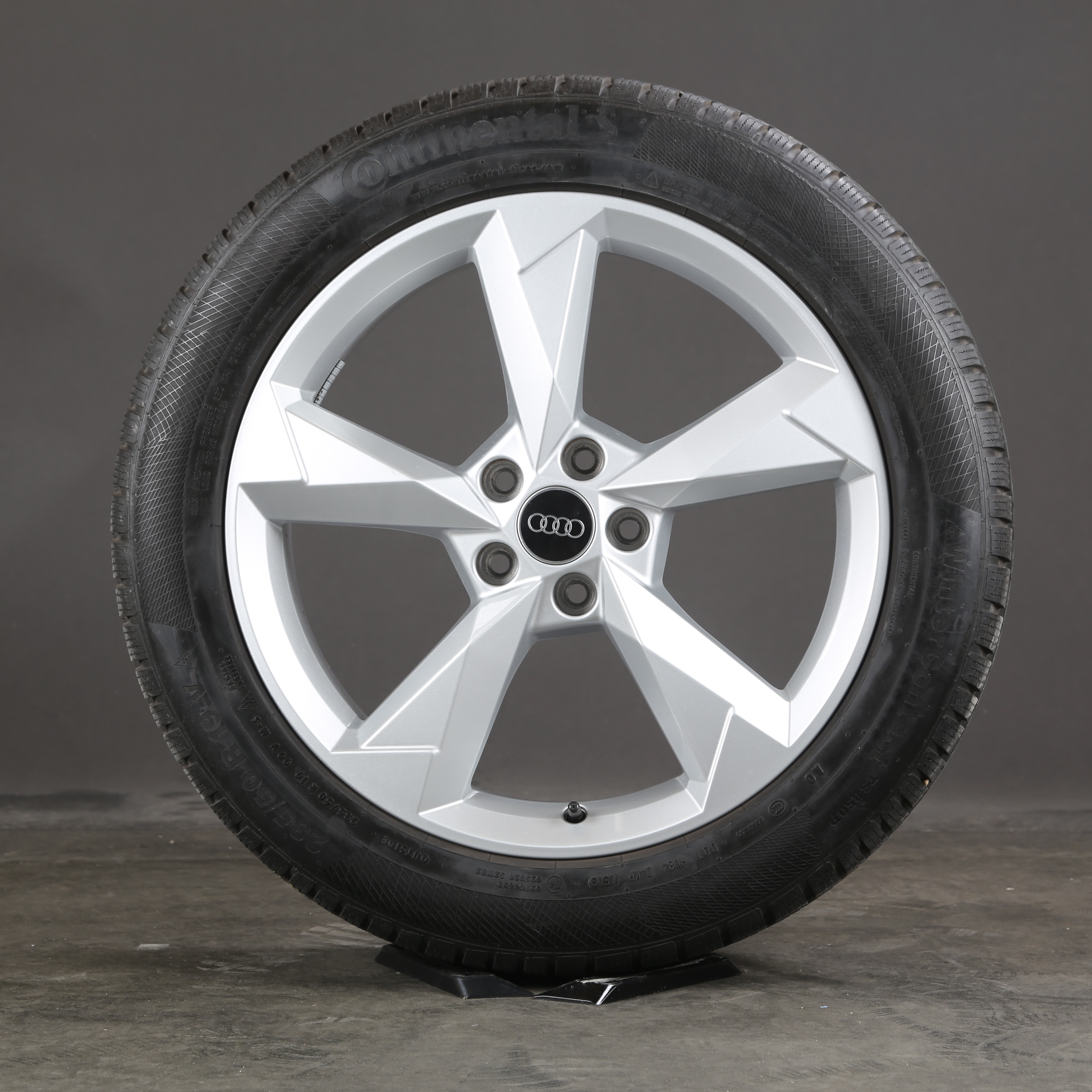 Original 19-inch Audi Q3 F3B F3N winter wheels 83A601025N Winter tires