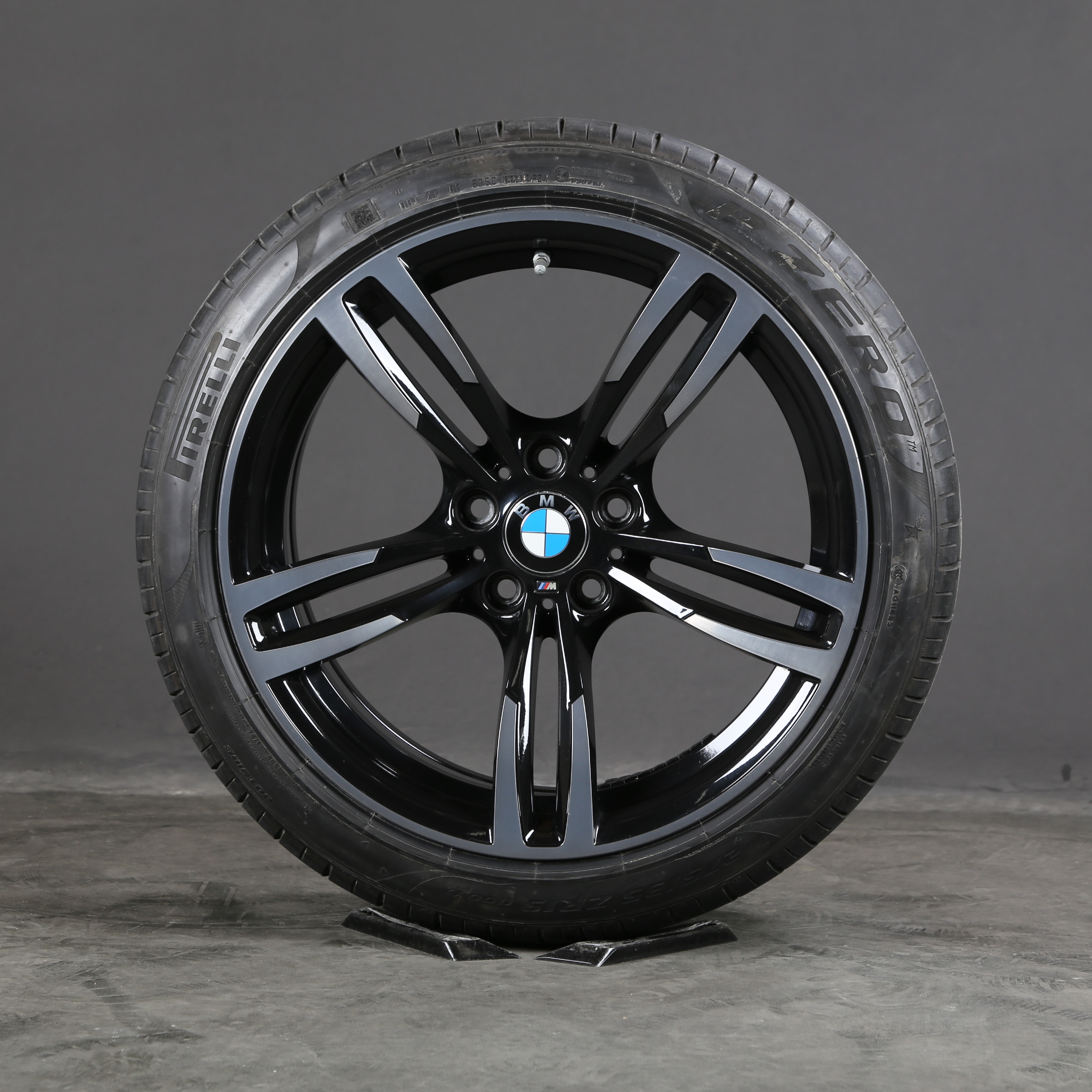 19 inch summer wheels original BMW M3 F80 M4 F82 F83 M437 2284550 2284551