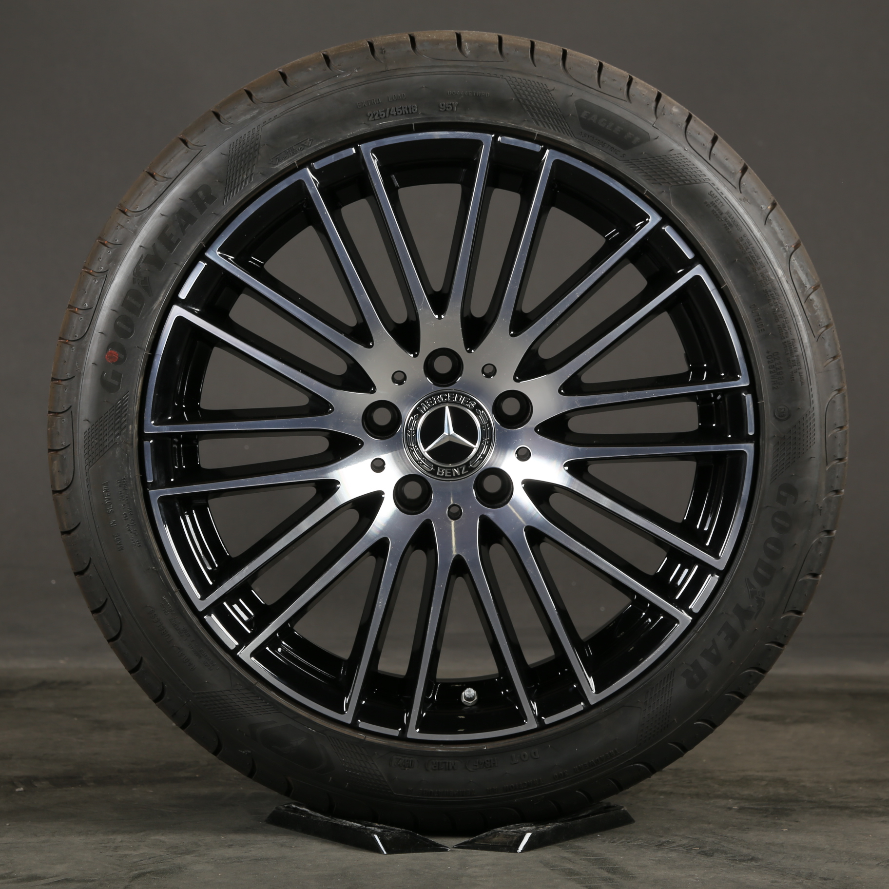 Llantas de verano Mercedes de 18 pulgadas originales Clase C W206 A2064014900 neumáticos de verano