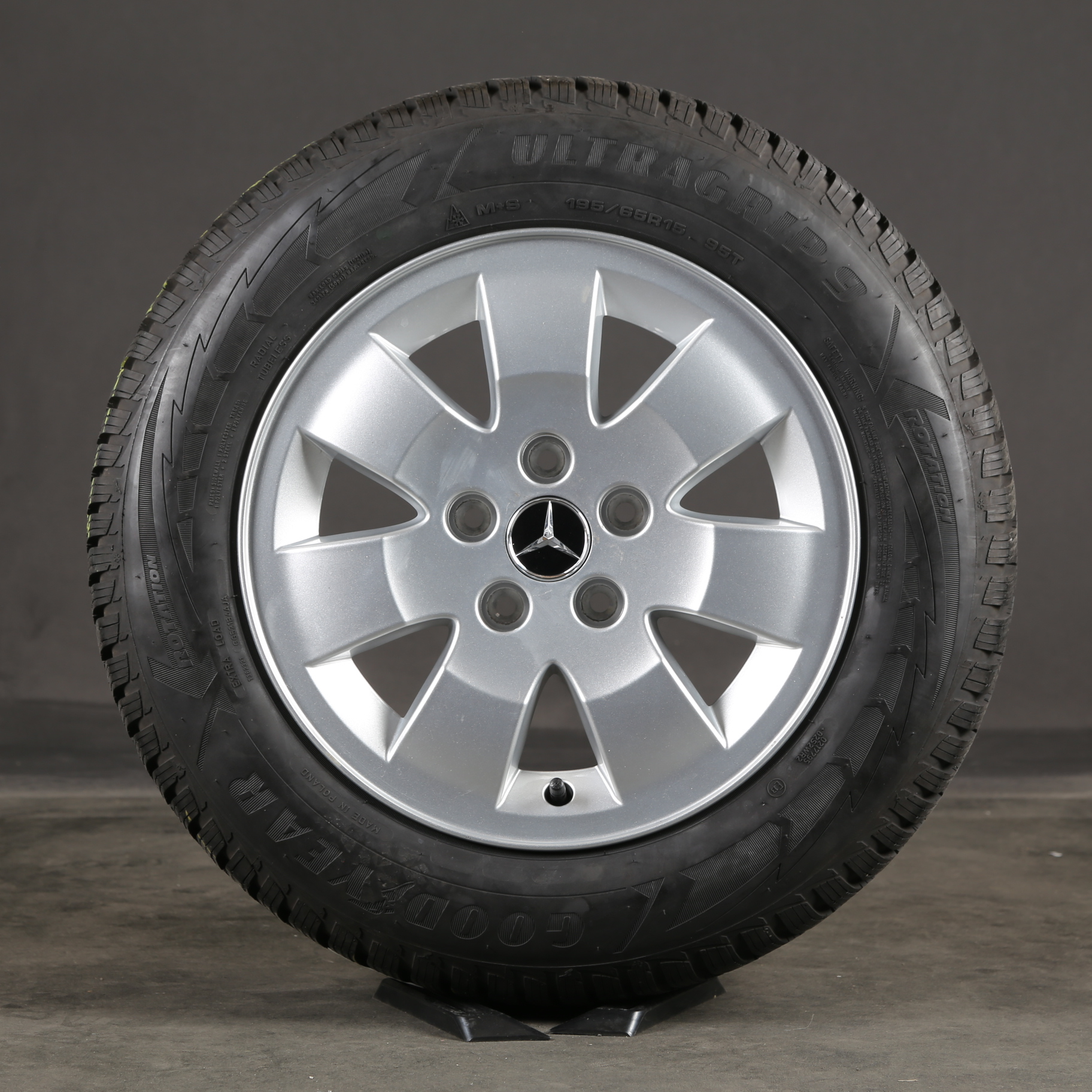 Llantas de invierno de 15 pulgadas Mercedes Benz Citan W415 A4154010900 Neumáticos de invierno