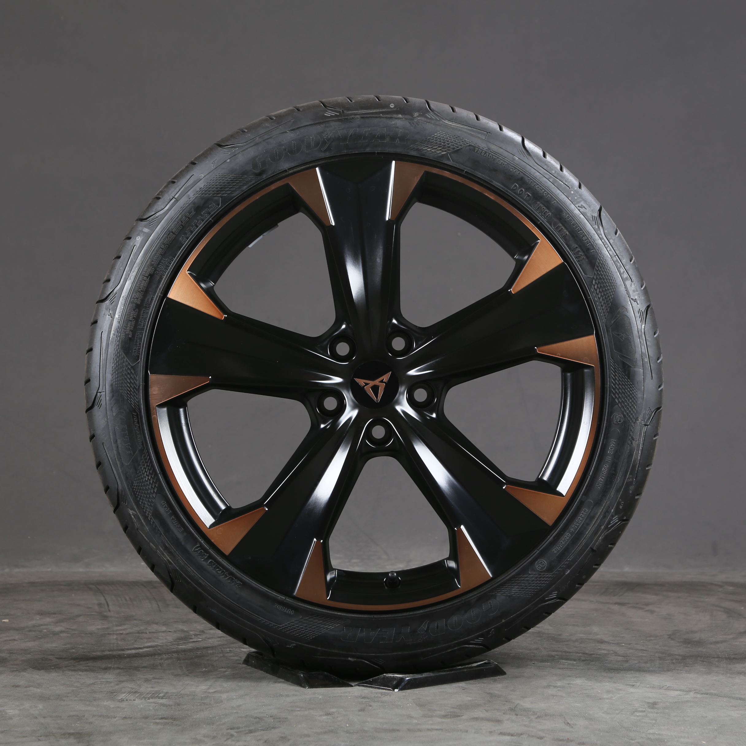 19 inch summer wheels original Seat Ateca Cupra KH7 575601025T summer tires
