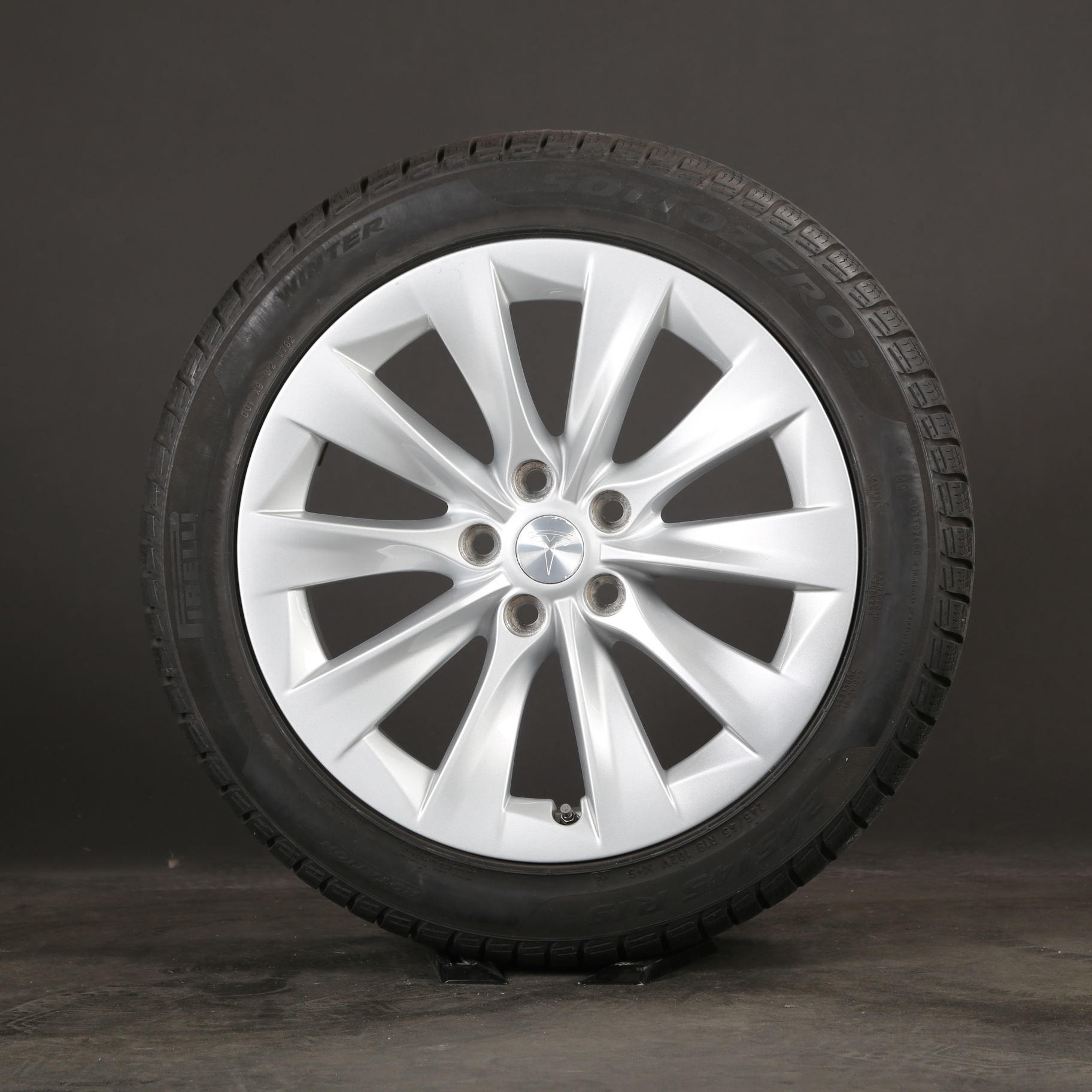 19 pouces roues d'hiver d'origine Tesla Model S 1059337-00-A Pneus d'hiver