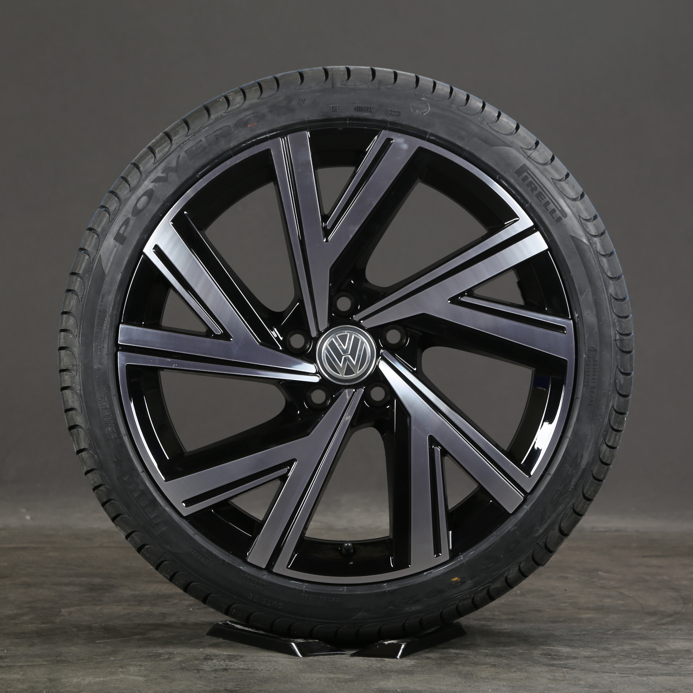 18 inch summer wheels original VW Golf 8 VIII Bergamo 5H0601025M summer tires