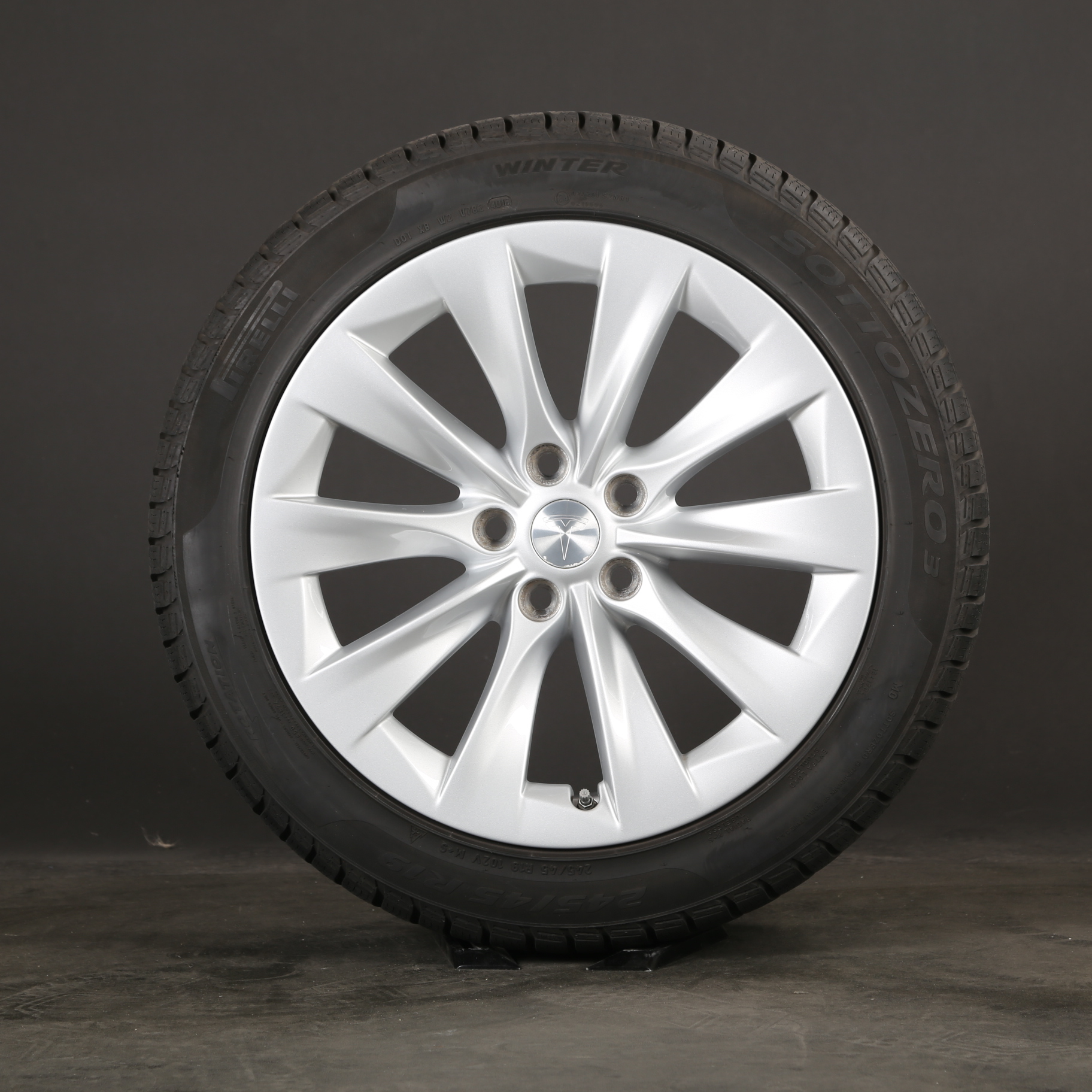 19 pouces roues d'hiver d'origine Tesla Model S 1059337-00-A Pneus d'hiver